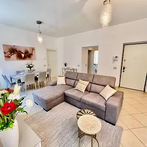 Apartment Divina Luxury With Jacuzzi Near The Como